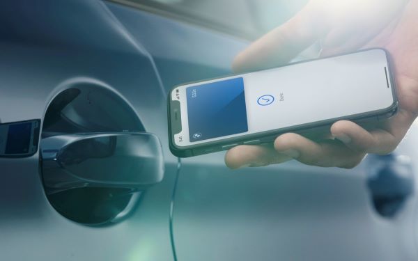 أندرويد 12 يحول هاتف Pixel إلى مفتاح سيارة